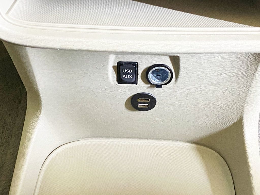 2013 Toyota Sienna  - 22942347 - 35