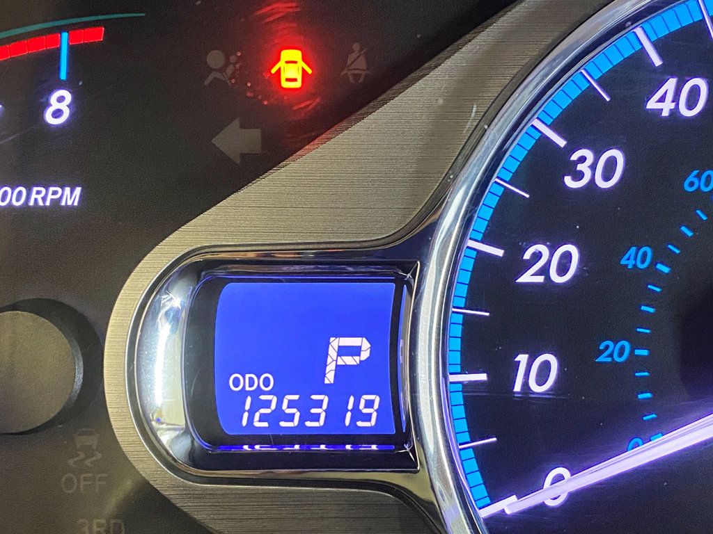 2013 Toyota Sienna  - 22942347 - 37