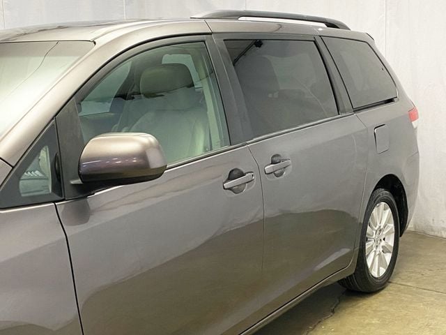 2013 Toyota Sienna  - 22942347 - 3