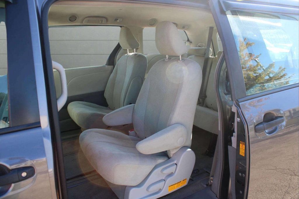 2013 Toyota Sienna 5dr 7-Passenger Van V6 L FWD - 22928596 - 15