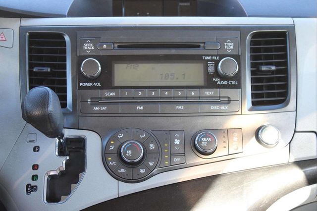 2013 Toyota Sienna 5dr 7-Passenger Van V6 L FWD - 22928596 - 18