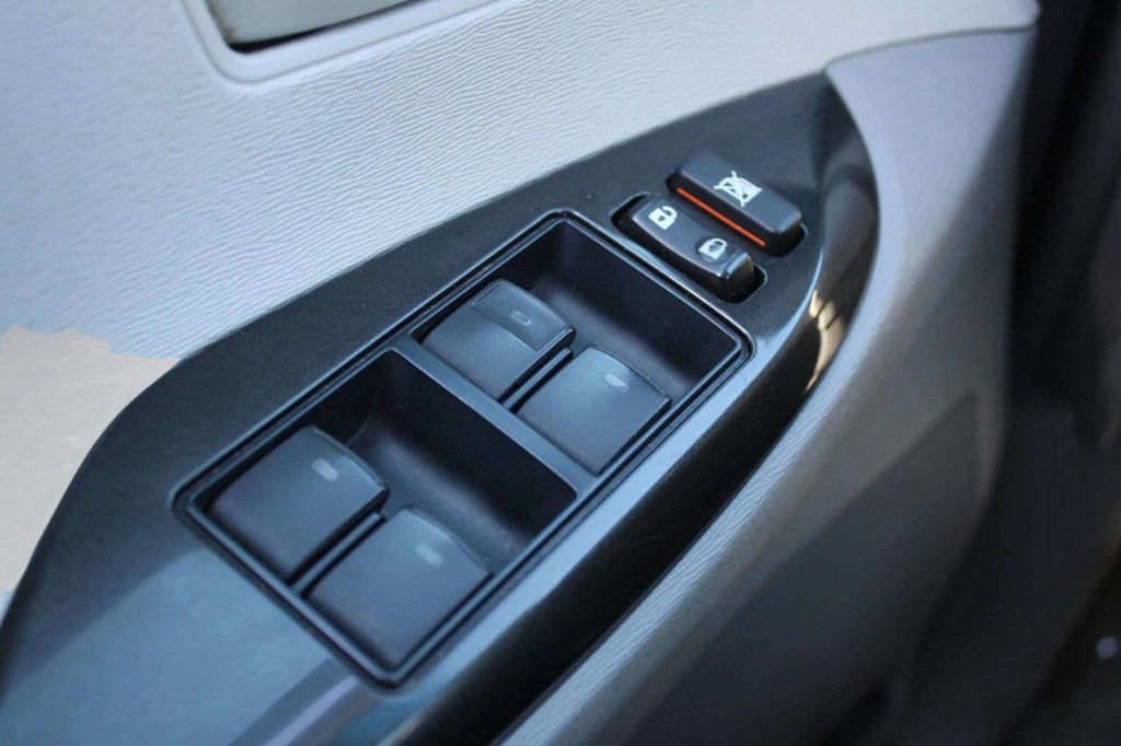2013 Toyota Sienna 5dr 7-Passenger Van V6 L FWD - 22928596 - 23