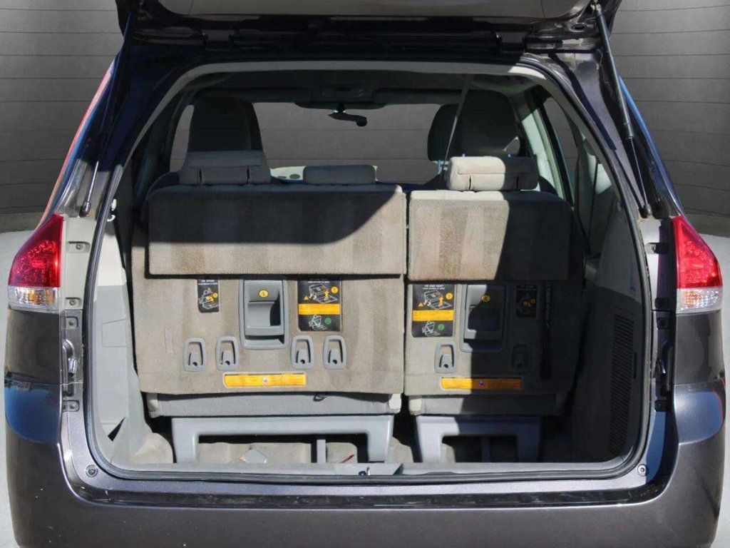 2013 Toyota Sienna 5dr 7-Passenger Van V6 L FWD - 22928596 - 8