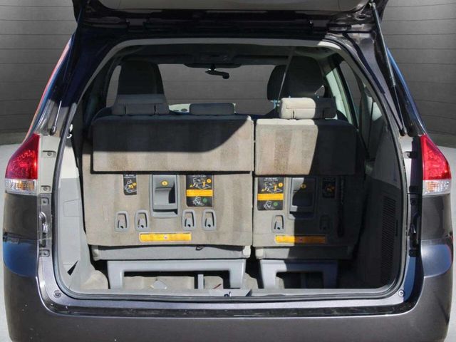 2013 Toyota Sienna 5dr 7-Passenger Van V6 L FWD - 22928596 - 8