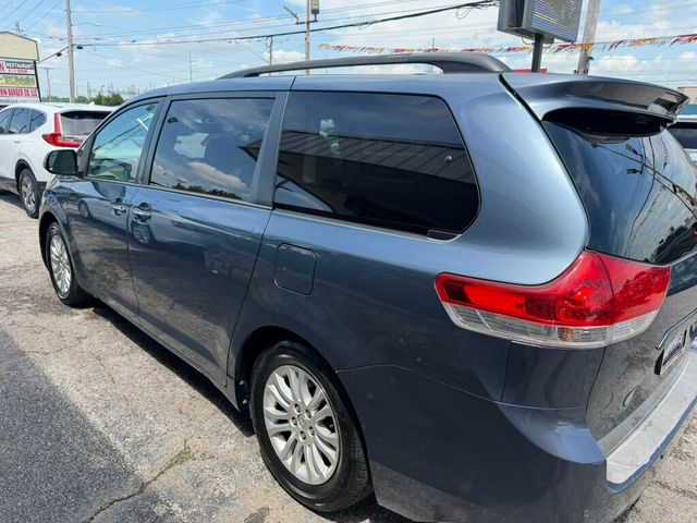 2013 Toyota Sienna 5dr 7-Passenger Van V6 XLE AAS FWD - 23036423 - 11
