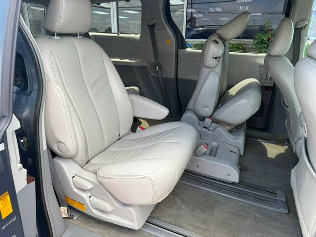 2013 Toyota Sienna 5dr 7-Passenger Van V6 XLE AAS FWD - 23036423 - 14