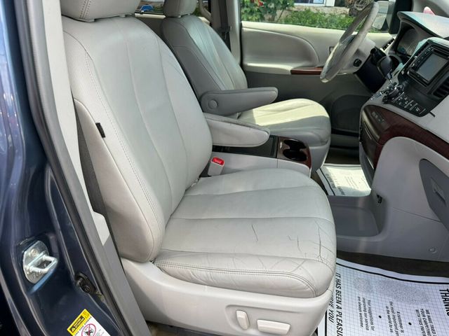 2013 Toyota Sienna 5dr 7-Passenger Van V6 XLE AAS FWD - 23036423 - 18