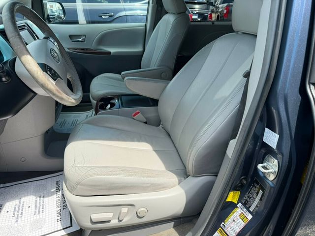 2013 Toyota Sienna 5dr 7-Passenger Van V6 XLE AAS FWD - 23036423 - 1