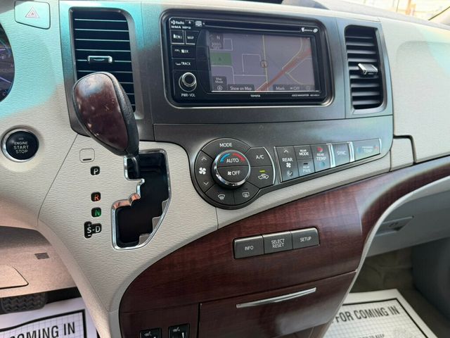 2013 Toyota Sienna 5dr 7-Passenger Van V6 XLE AAS FWD - 23036423 - 23