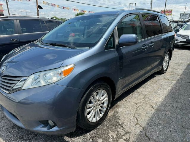 2013 Toyota Sienna 5dr 7-Passenger Van V6 XLE AAS FWD - 23036423 - 5