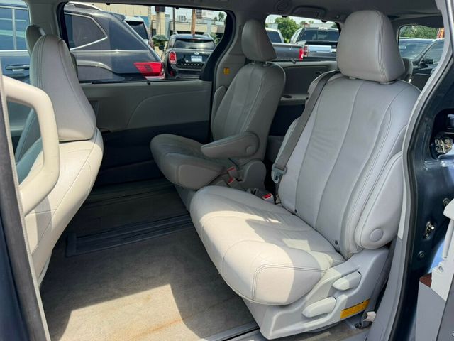 2013 Toyota Sienna 5dr 7-Passenger Van V6 XLE AAS FWD - 23036423 - 7