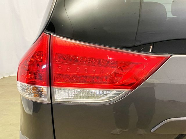 2013 Toyota Sienna 5dr 7-Passenger Van V6 XLE AWD - 22942347 - 10