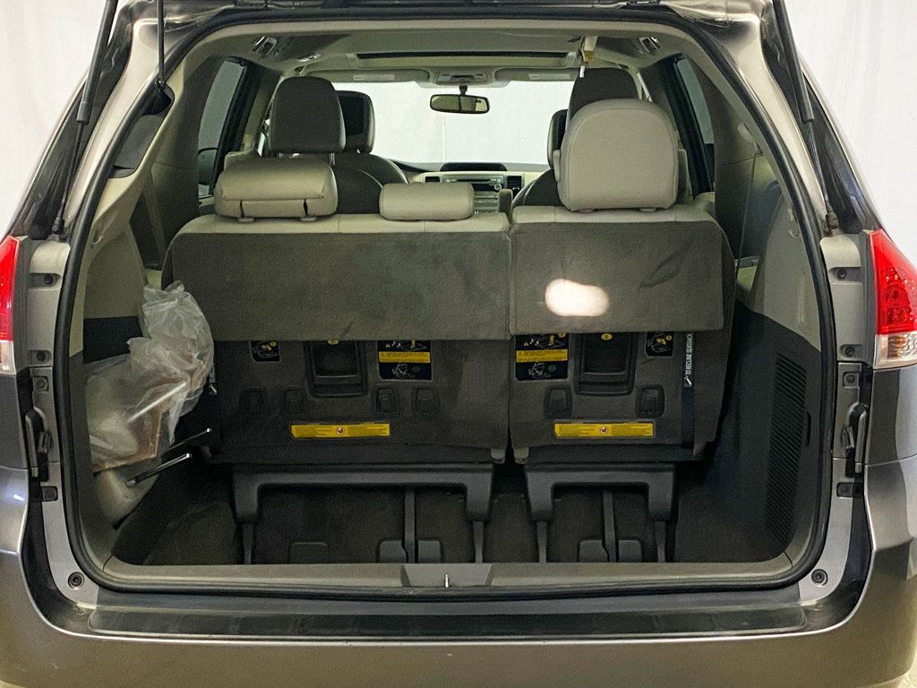 2013 Toyota Sienna 5dr 7-Passenger Van V6 XLE AWD - 22942347 - 18