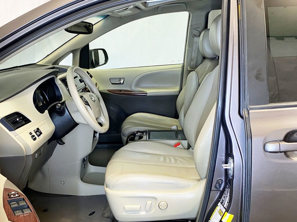 2013 Toyota Sienna 5dr 7-Passenger Van V6 XLE AWD - 22942347 - 20