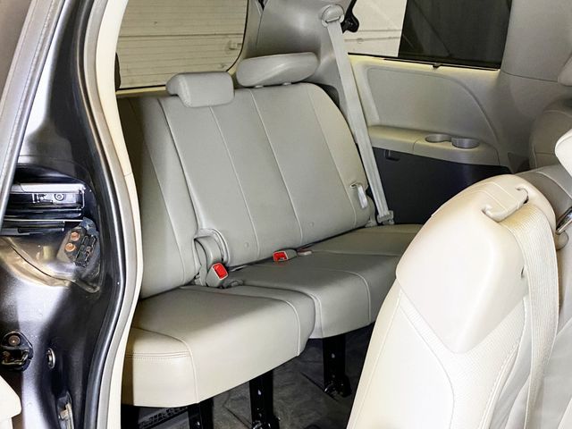 2013 Toyota Sienna 5dr 7-Passenger Van V6 XLE AWD - 22942347 - 30