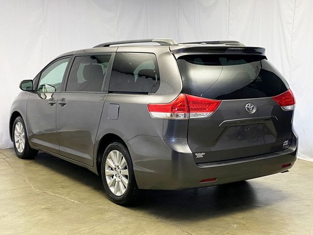 2013 Toyota Sienna 5dr 7-Passenger Van V6 XLE AWD - 22942347 - 7