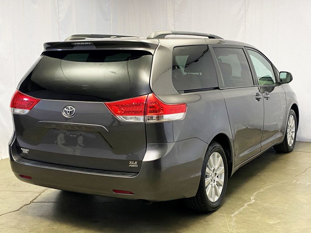 2013 Toyota Sienna 5dr 7-Passenger Van V6 XLE AWD - 22942347 - 8