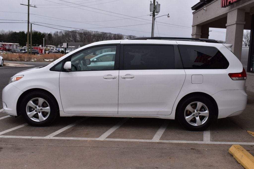 2013 Toyota Sienna 5dr 8-Passenger Van V6 LE FWD - 22753452 - 4