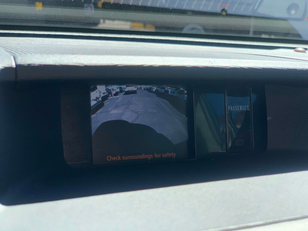 2013 Toyota Sienna LE photo 2