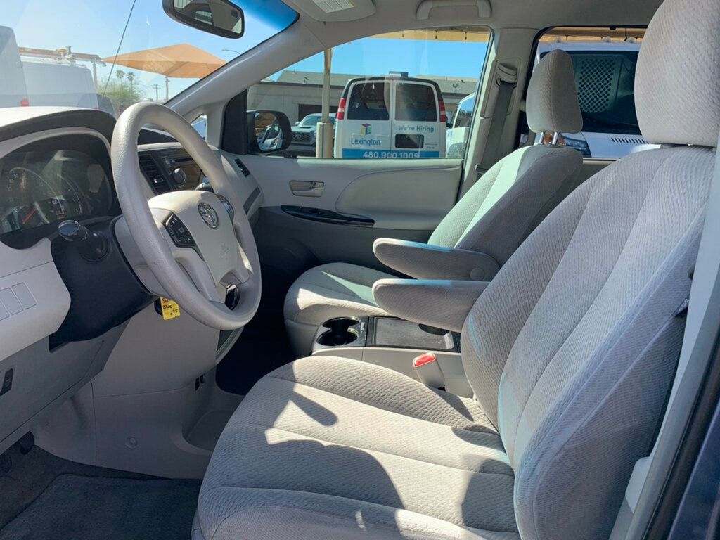 2013 Toyota Sienna 5dr 8-Passenger Van V6 LE FWD - 22922370 - 19