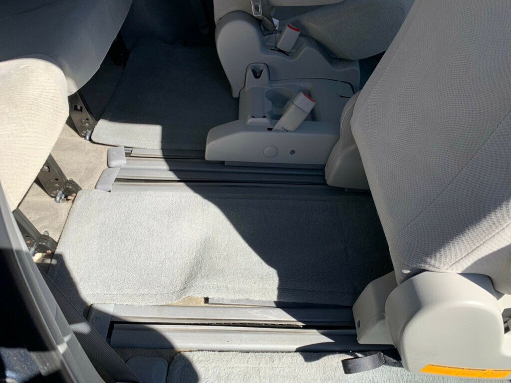 2013 Toyota Sienna 5dr 8-Passenger Van V6 LE FWD - 22922370 - 30