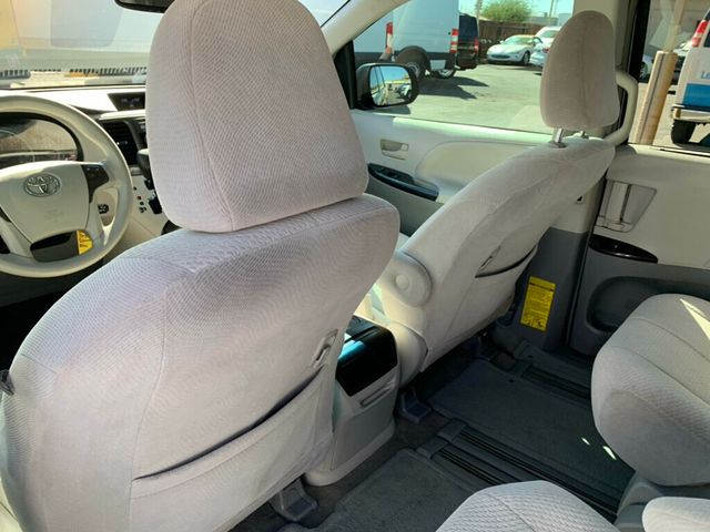 2013 Toyota Sienna 5dr 8-Passenger Van V6 LE FWD - 22922370 - 32