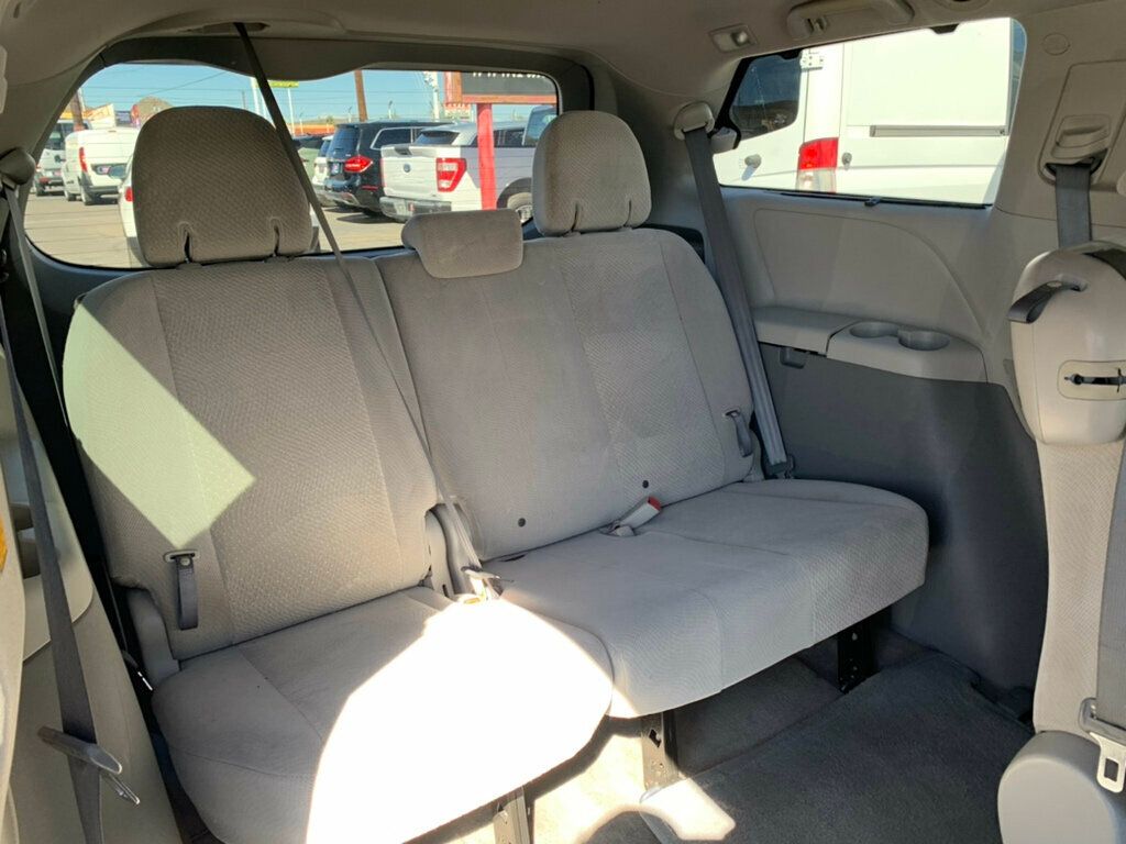 2013 Toyota Sienna 5dr 8-Passenger Van V6 LE FWD - 22922370 - 7