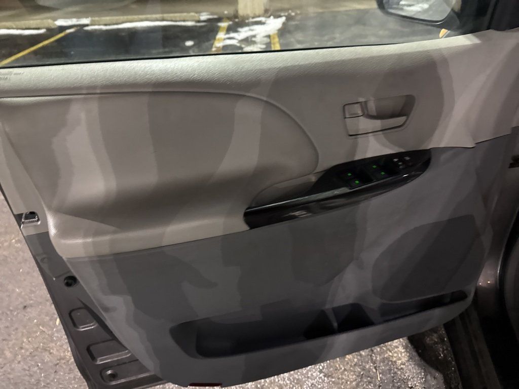 2013 Toyota Sienna 5dr 8-Passenger Van V6 LE FWD - 22967677 - 9