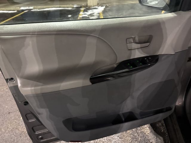 2013 Toyota Sienna 5dr 8-Passenger Van V6 LE FWD - 22967677 - 9