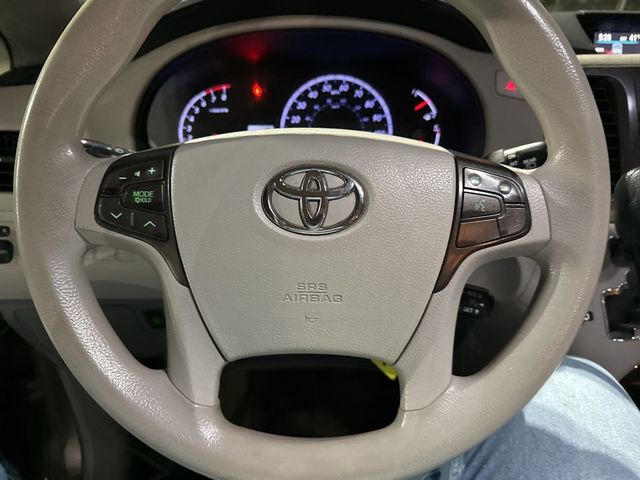 2013 Toyota Sienna 5dr 8-Passenger Van V6 LE FWD - 22967677 - 10