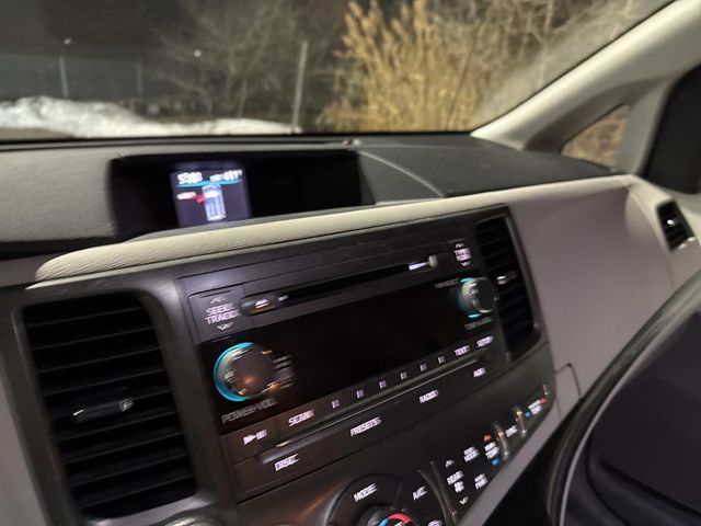 2013 Toyota Sienna 5dr 8-Passenger Van V6 LE FWD - 22967677 - 12