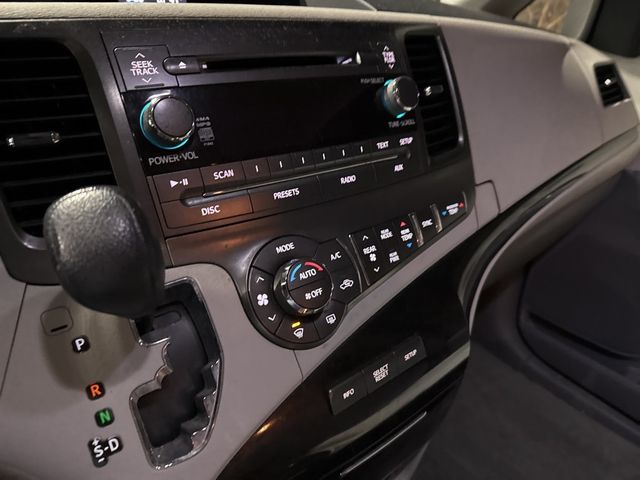 2013 Toyota Sienna 5dr 8-Passenger Van V6 LE FWD - 22967677 - 13