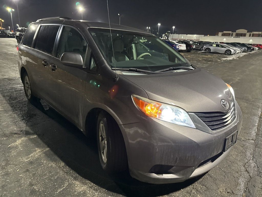 2013 Toyota Sienna 5dr 8-Passenger Van V6 LE FWD - 22967677 - 6