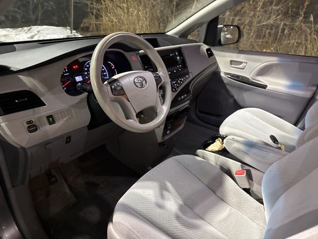 2013 Toyota Sienna 5dr 8-Passenger Van V6 LE FWD - 22967677 - 7