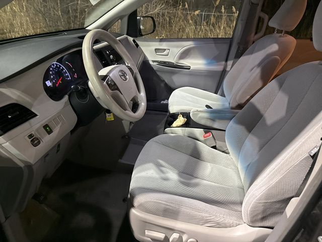 2013 Toyota Sienna 5dr 8-Passenger Van V6 LE FWD - 22967677 - 8