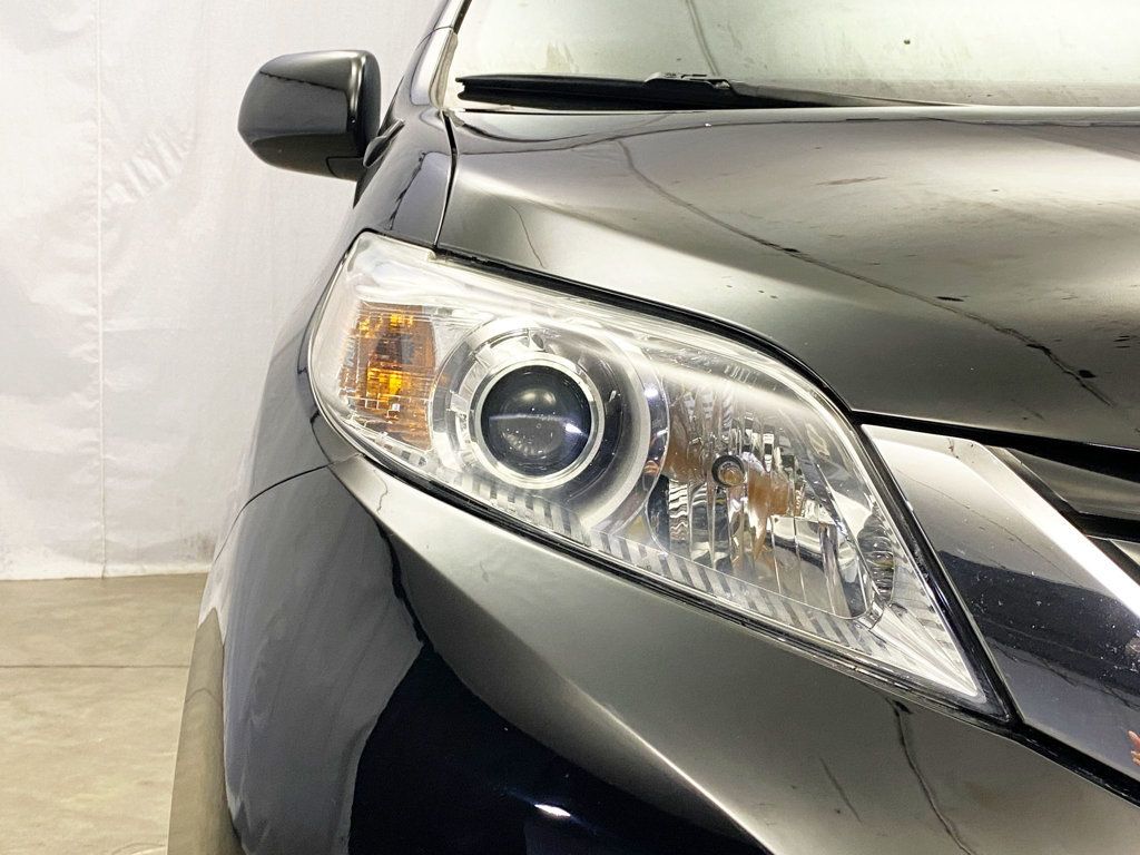 2013 Toyota Sienna LE photo 11