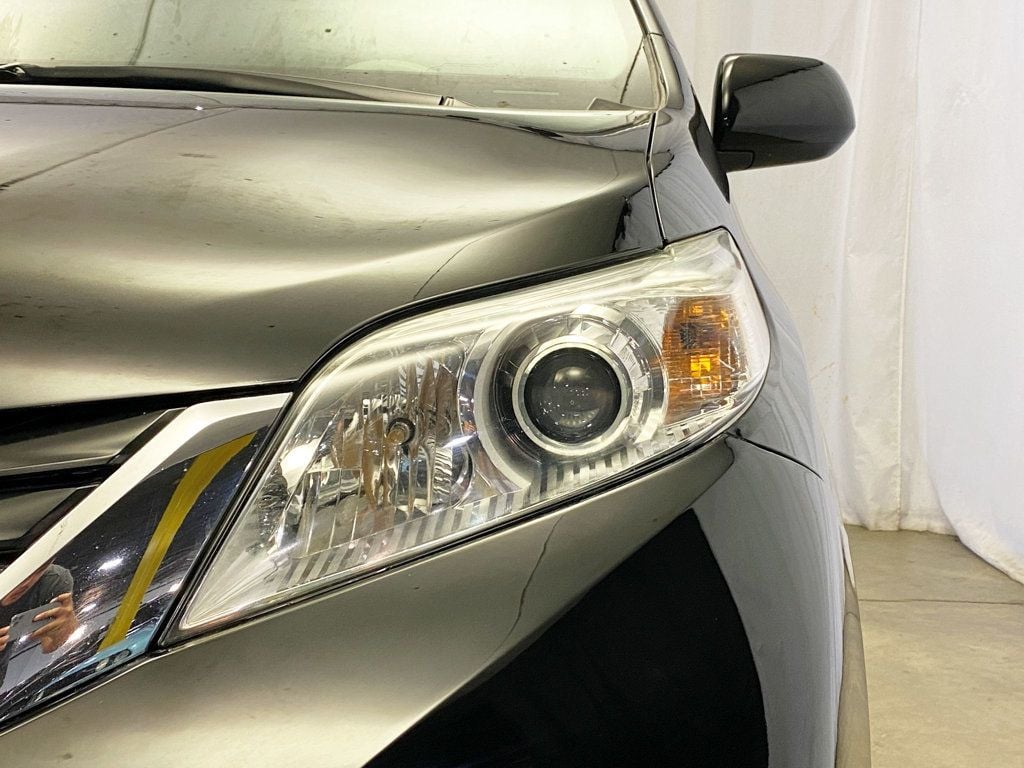 2013 Toyota Sienna LE photo 12