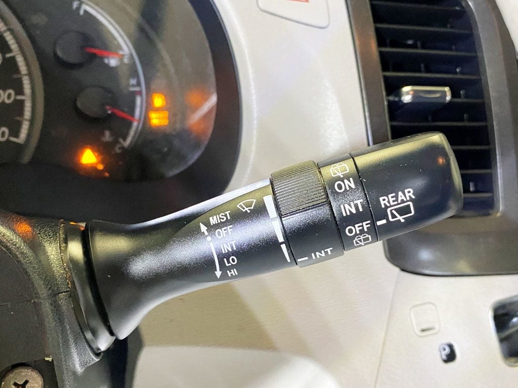 2013 Toyota Sienna LE photo 25