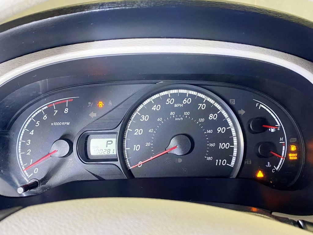 2013 Toyota Sienna LE photo 26