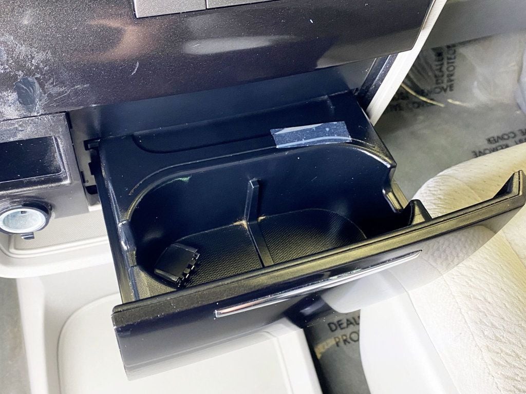 2013 Toyota Sienna LE photo 32