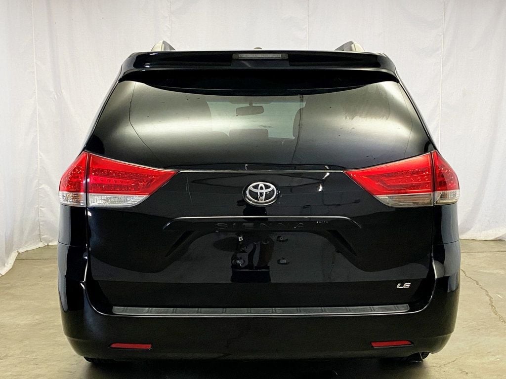 2013 Toyota Sienna LE photo 4