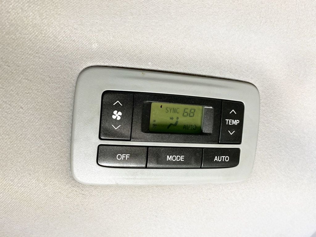 2013 Toyota Sienna LE photo 46