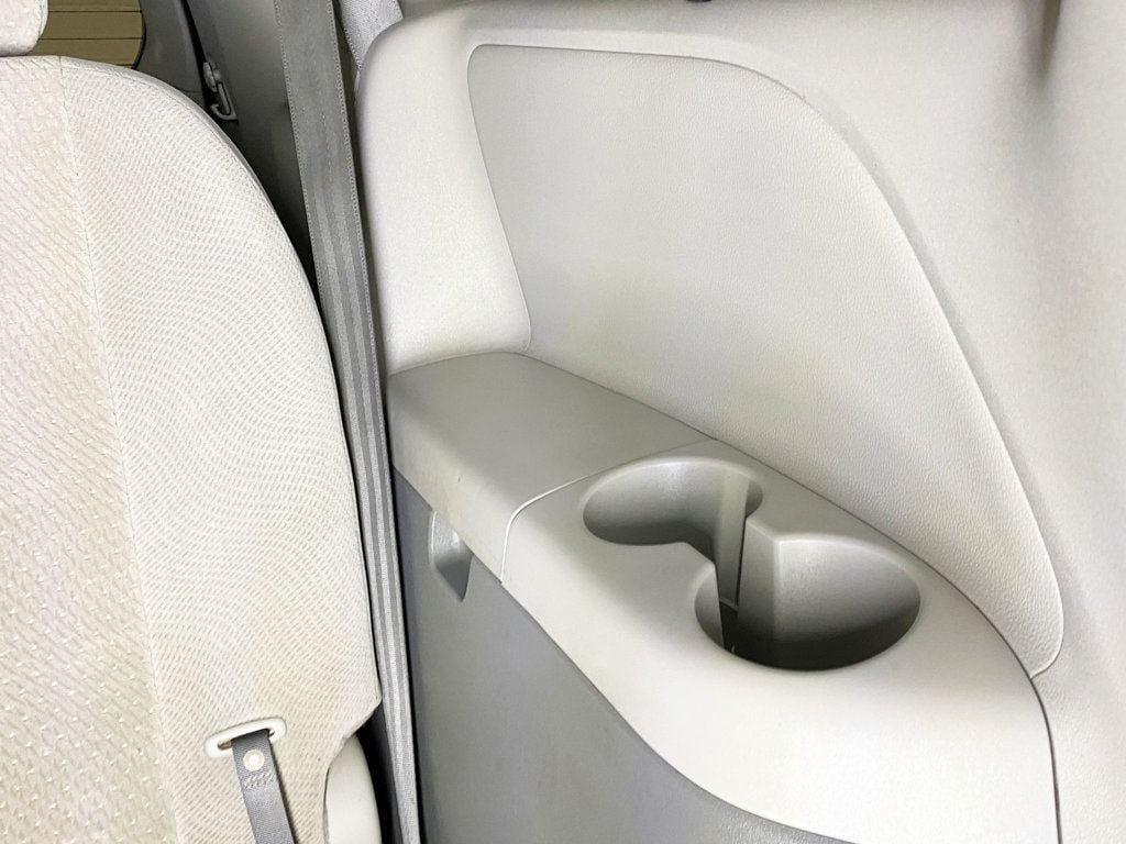 2013 Toyota Sienna LE photo 48