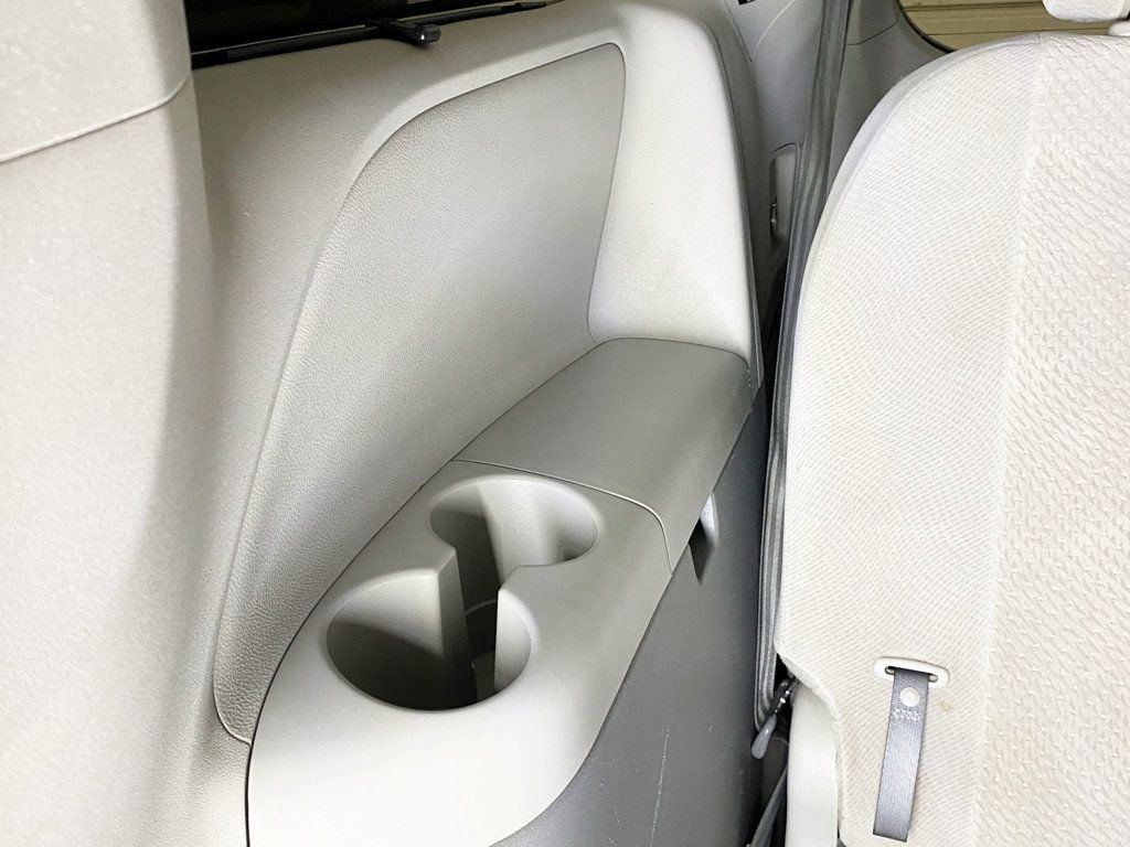 2013 Toyota Sienna LE photo 50