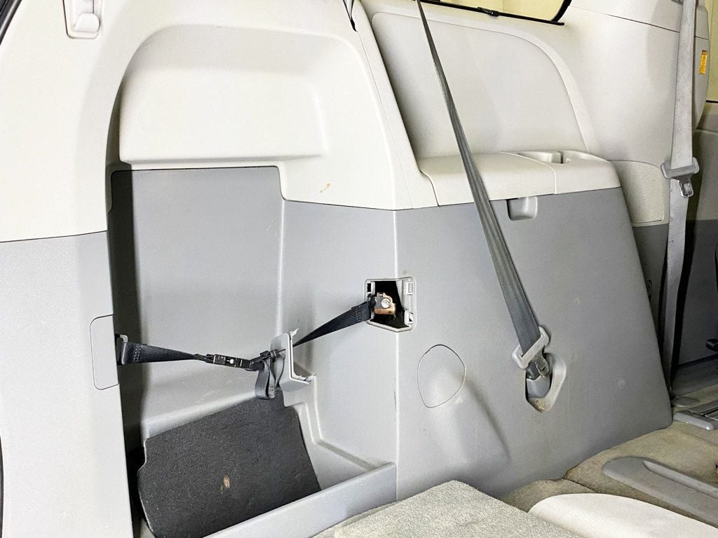 2013 Toyota Sienna LE photo 52