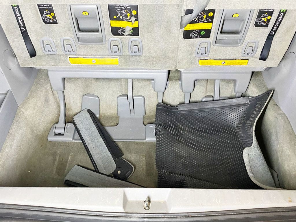 2013 Toyota Sienna LE photo 54