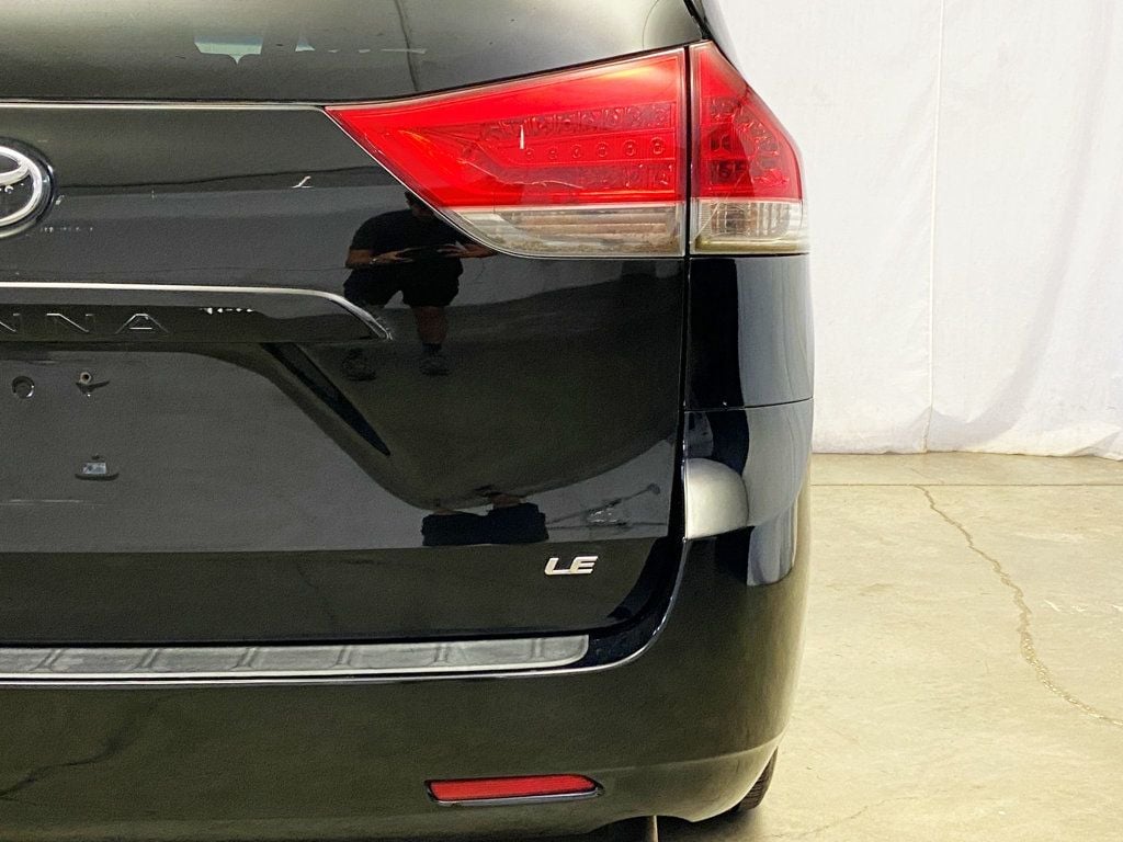 2013 Toyota Sienna LE photo 6