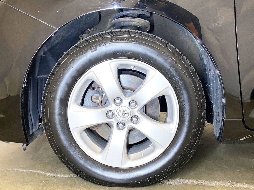 2013 Toyota Sienna LE photo 56