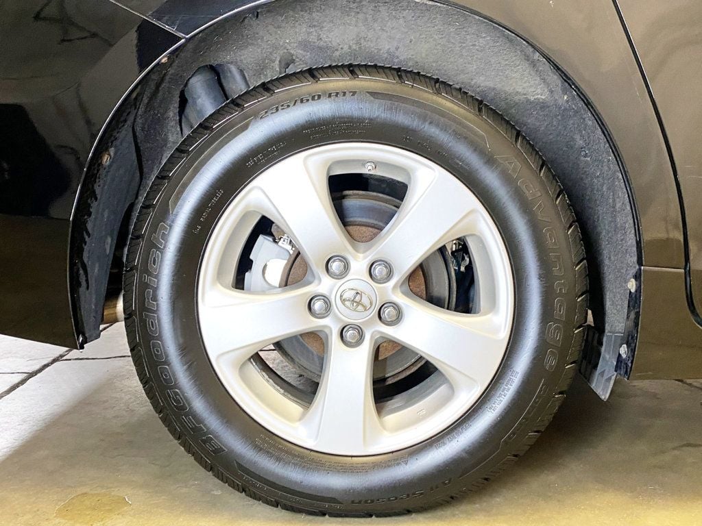2013 Toyota Sienna LE photo 58