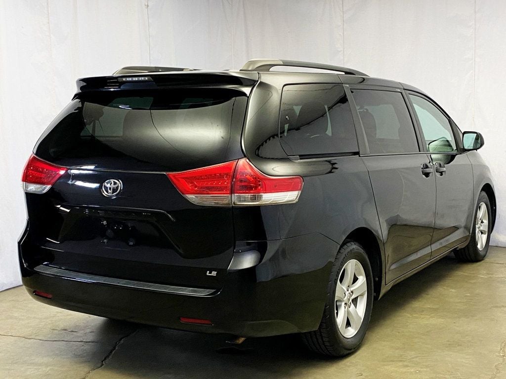2013 Toyota Sienna LE photo 7
